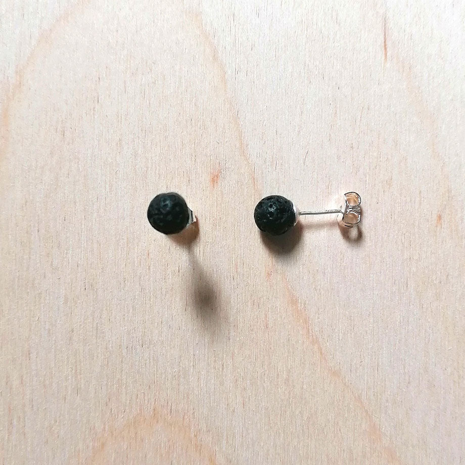 Schwarze Lava Ohrstecker silber - pia norden