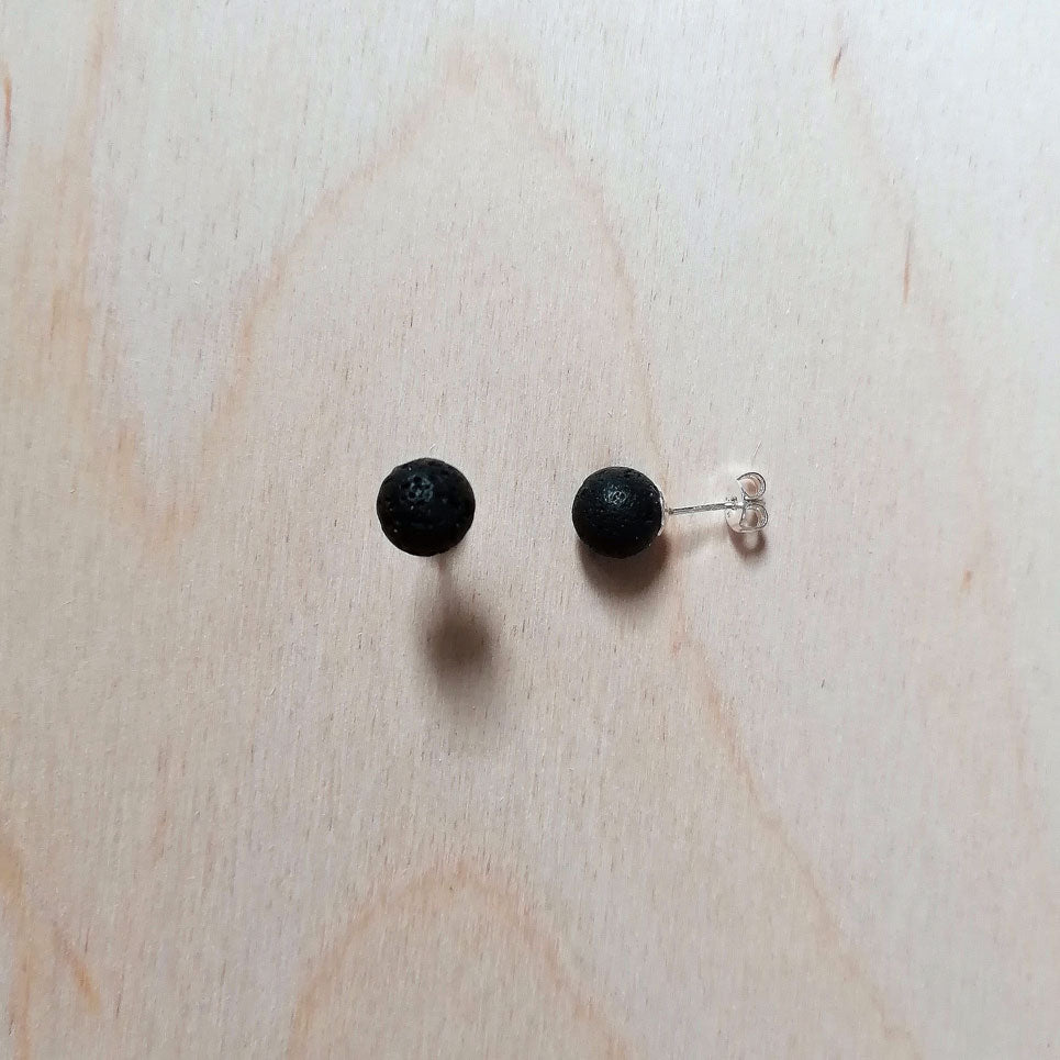 Schwarze Lava Ohrstecker silber - pia norden