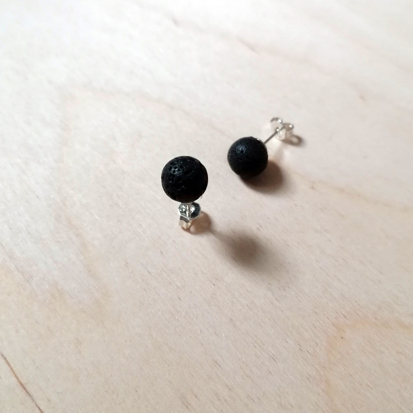 Schwarze Lava Ohrstecker silber - pia norden