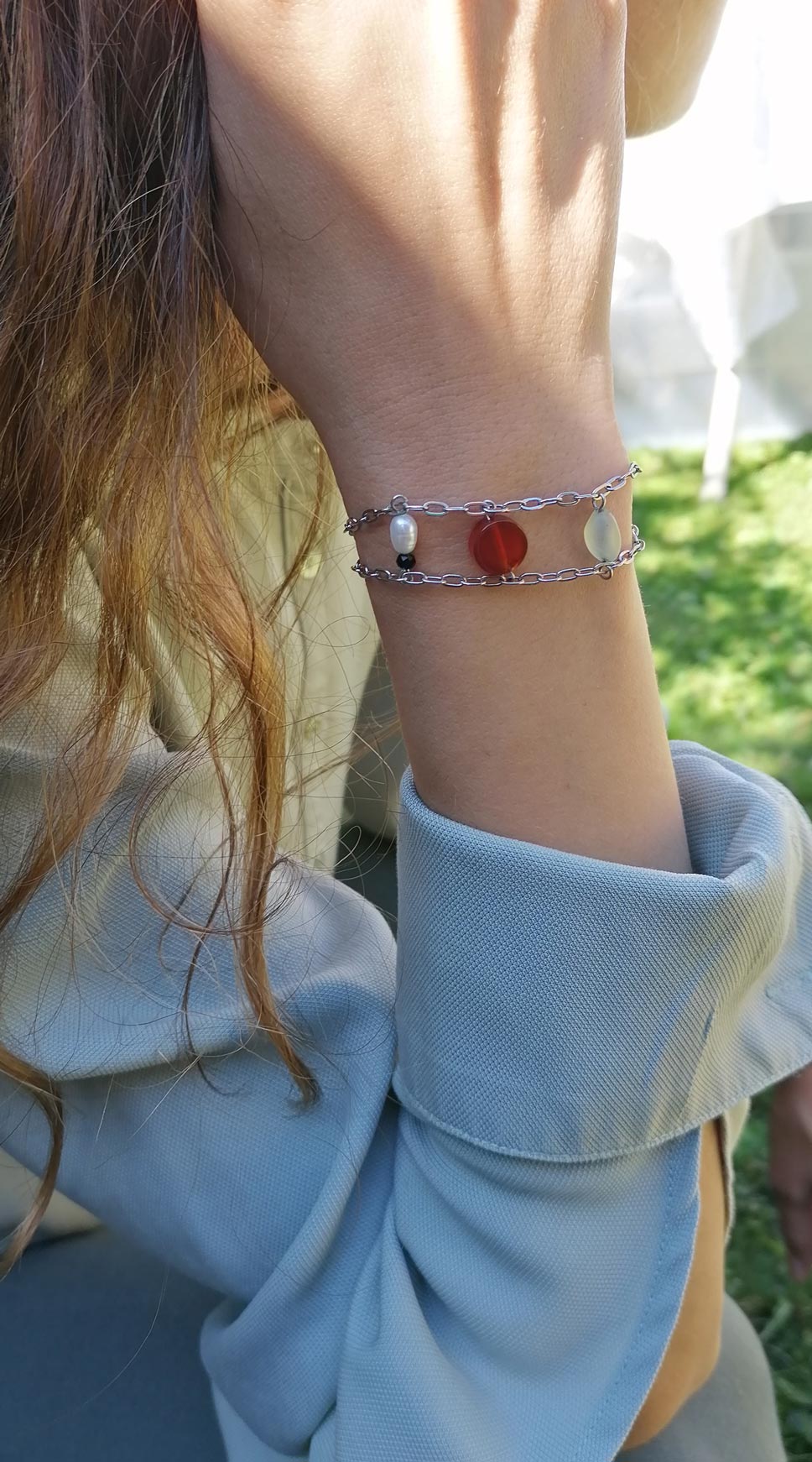 Mehrstrangige Edelstein Armkette | rot weiß gelb grün | Edelstahl