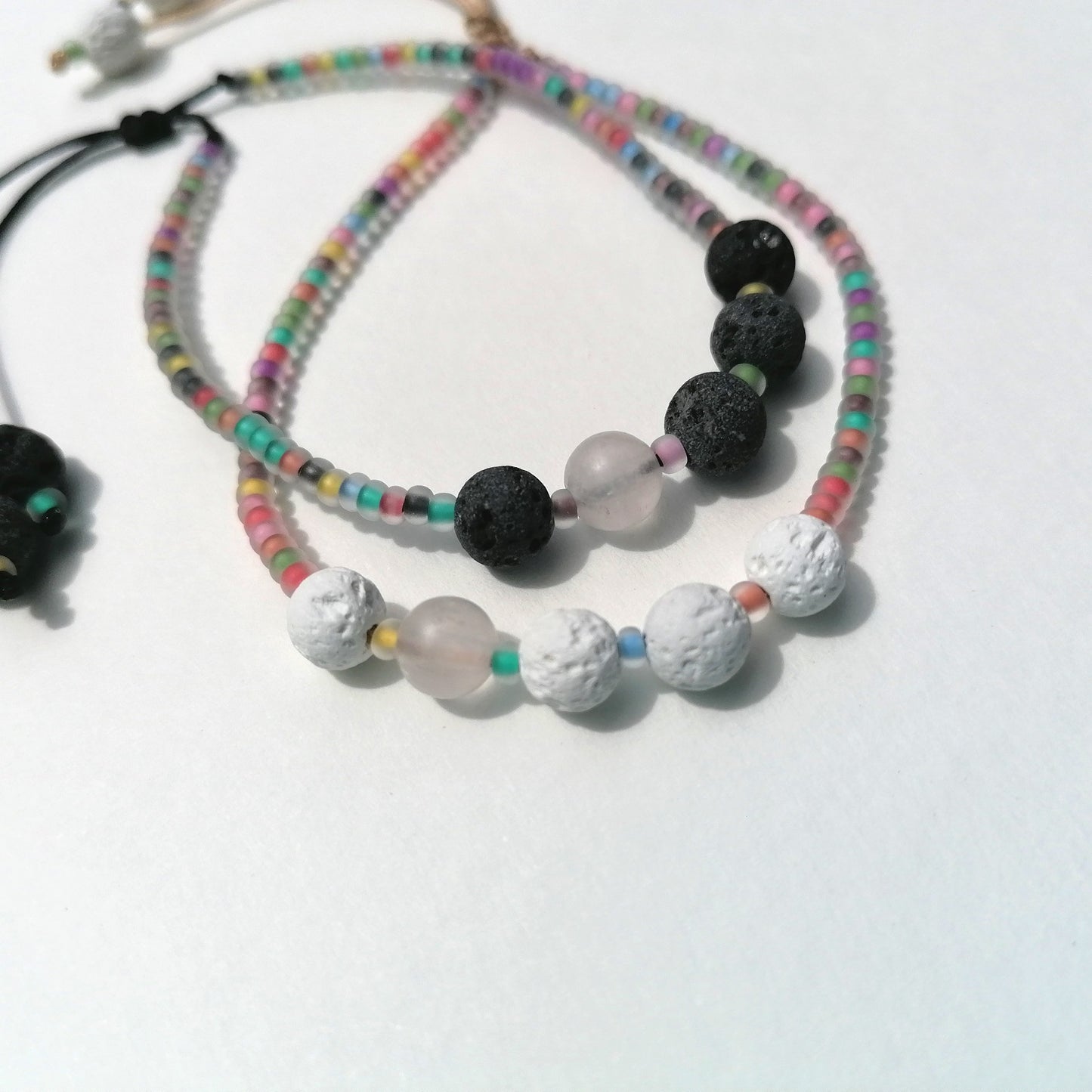 Lava Armbänder bunt