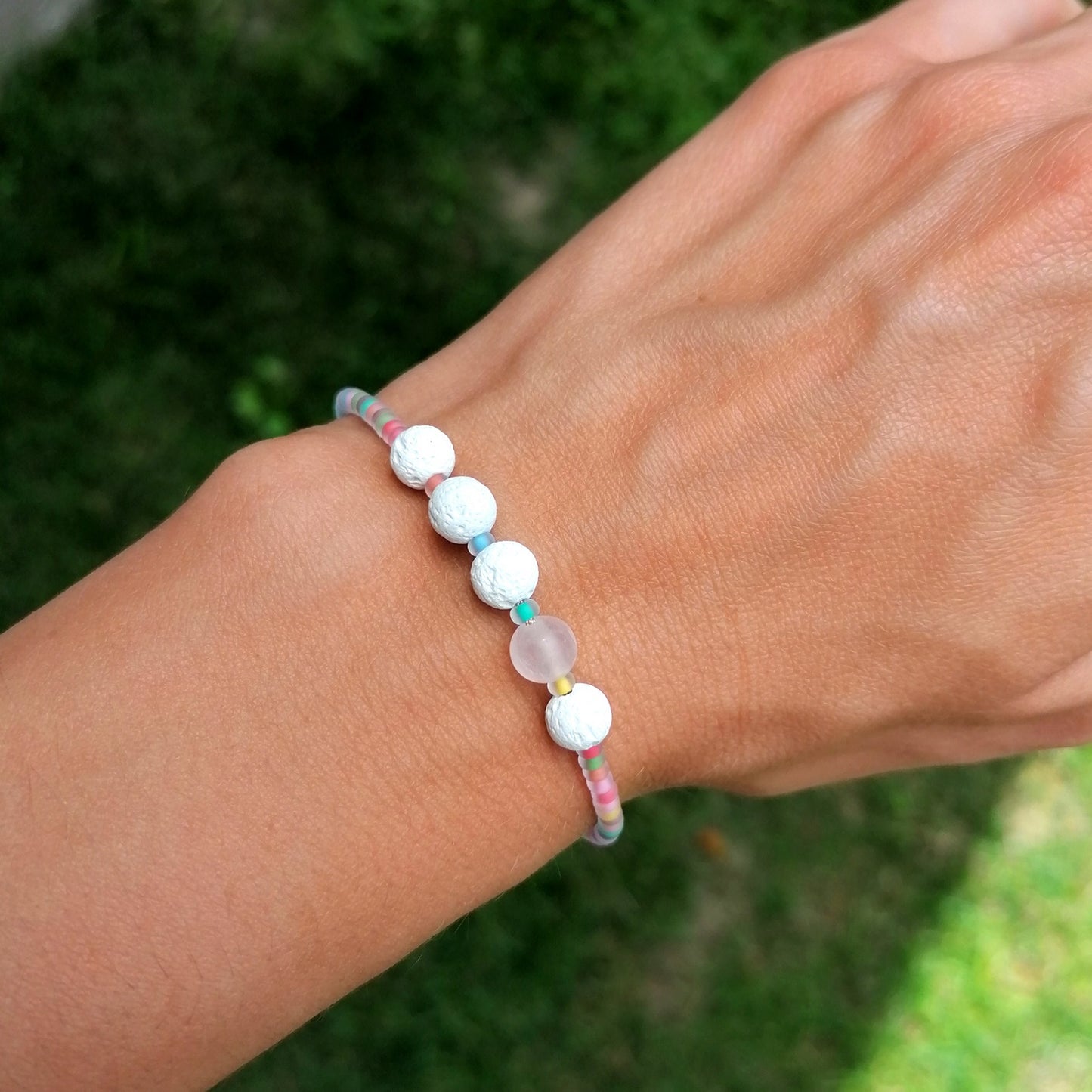 Buntes Armband Lava weiß und Rosenquarz