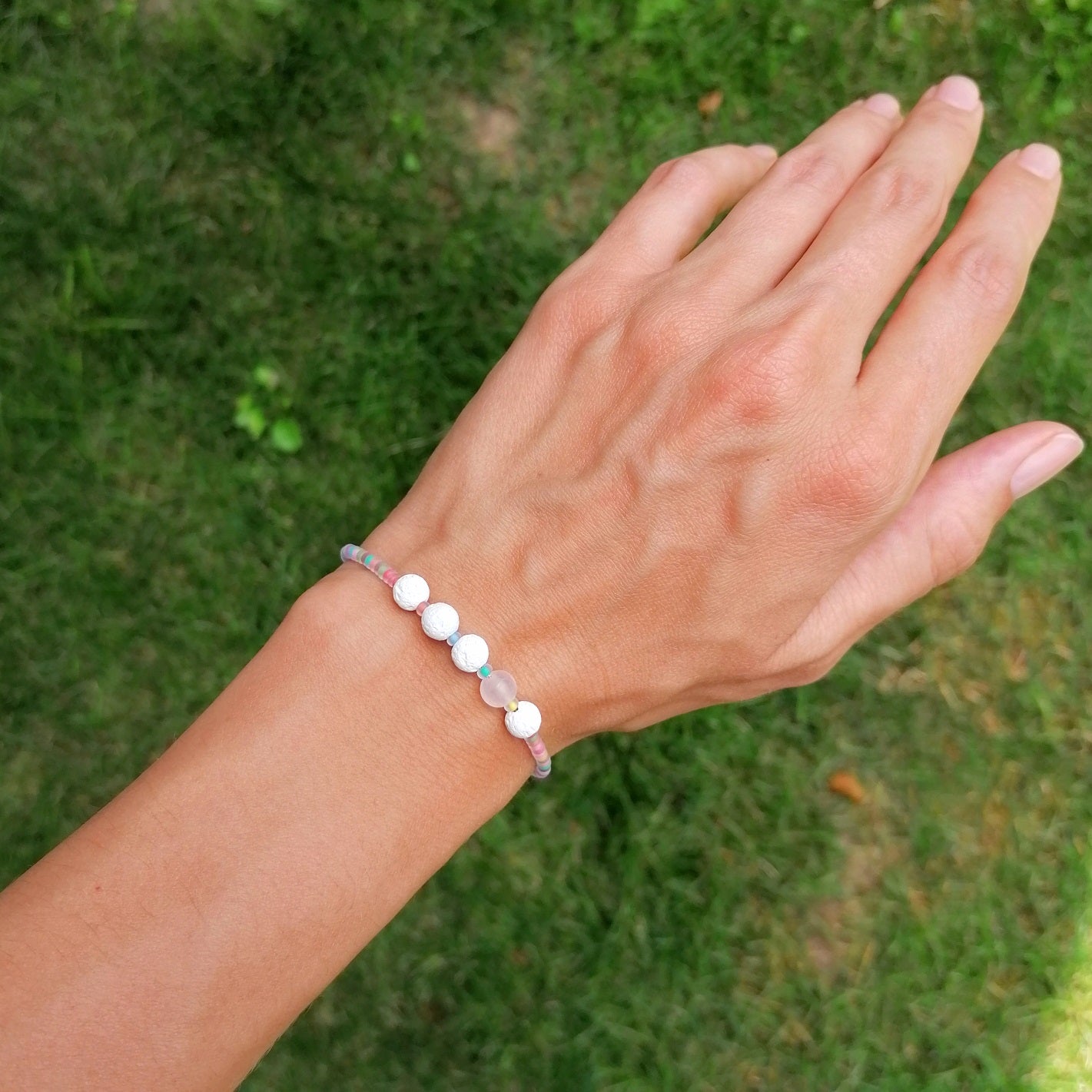 Buntes Armband Lava weiß und Rosenquarz