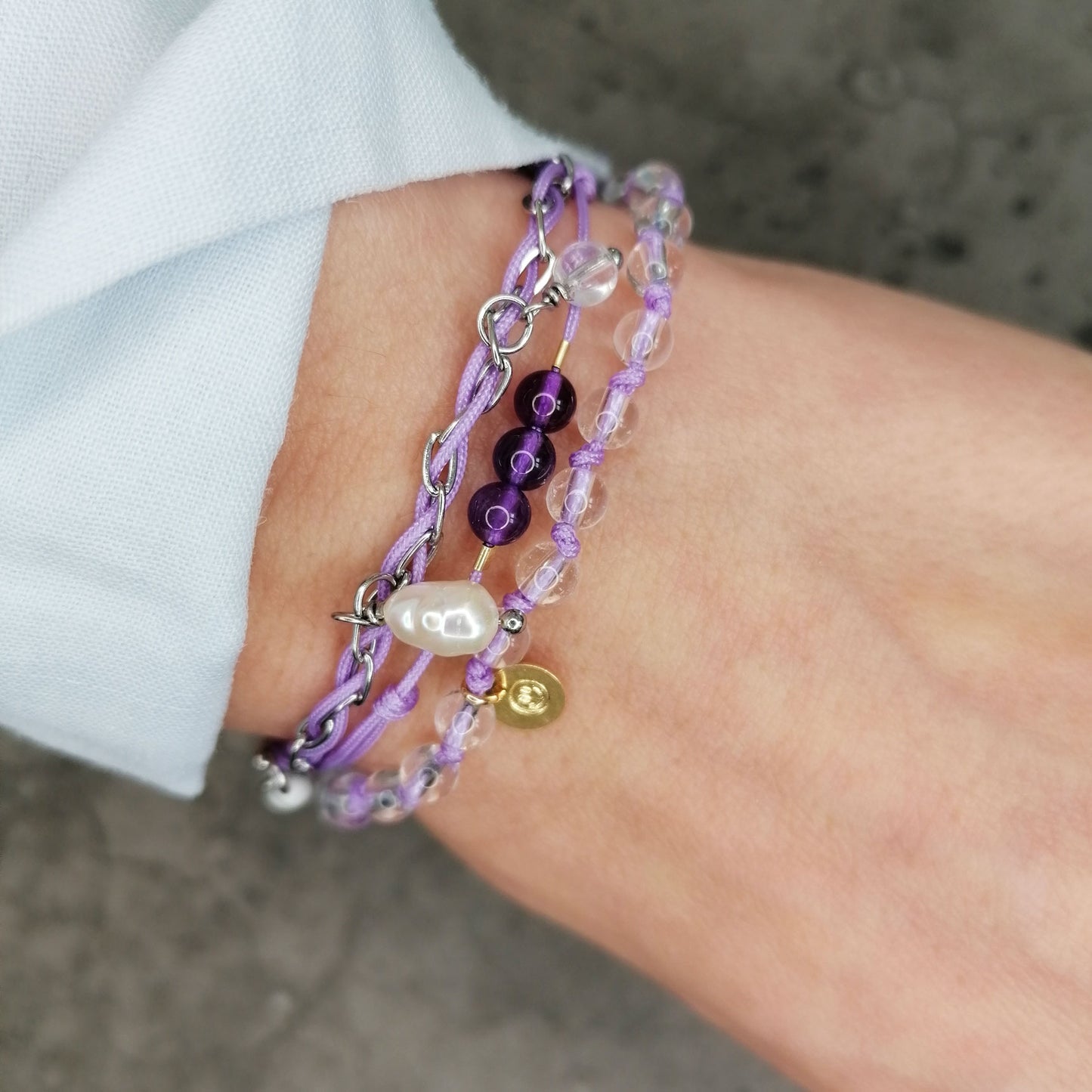 Lila Armband mit Charms | Perle Bergkristall Howlith | Balance