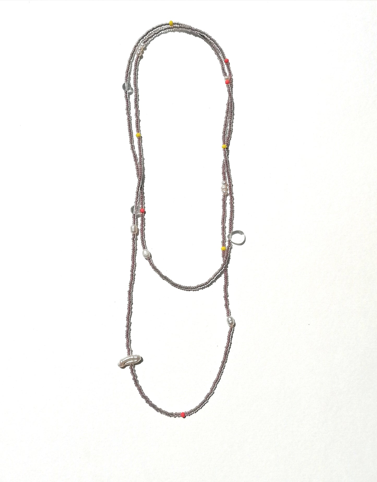 Lange Kette mit Perlen | matt braun weiß neon | Infinity Halskette