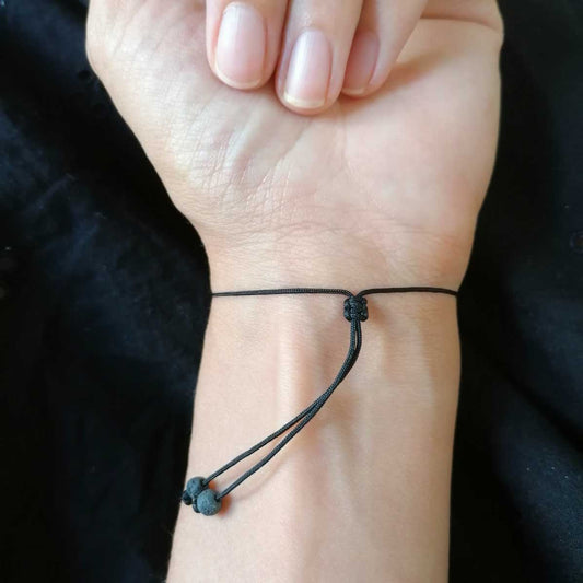 Schlichtes Lava Armband in schwarz und silber von pia norden