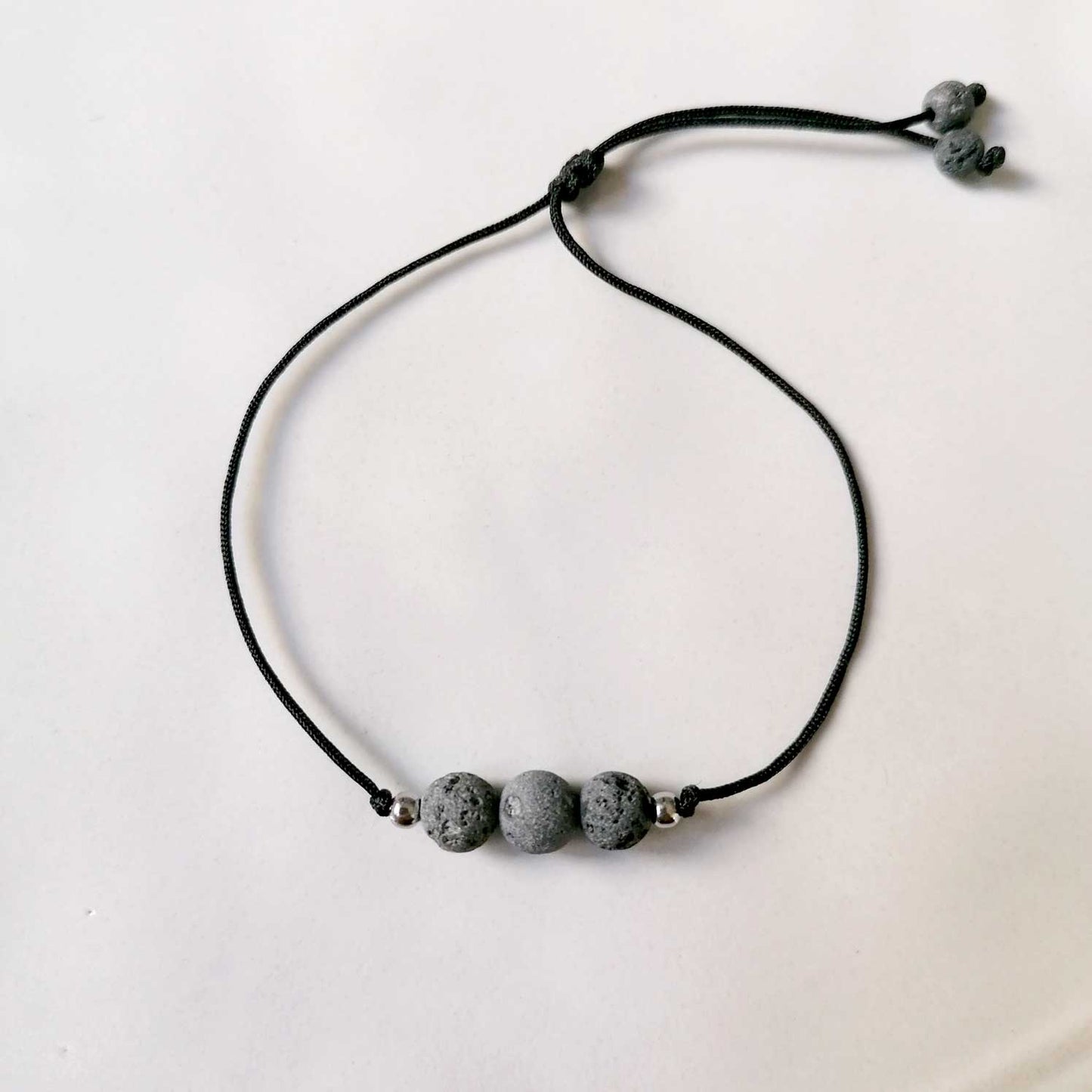 Schlichtes Lava Armband in schwarz und silber von pia norden