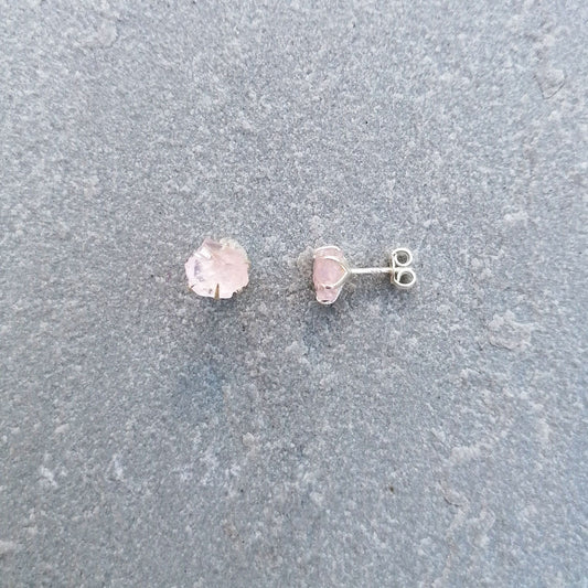 pia norden Ohrstecker mit rohem Rosenquarz und Sterlingsilber