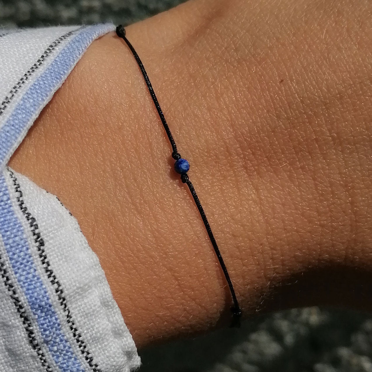 Zartes Lapislazuli Armband unisex | blau & schwarz | pia norden