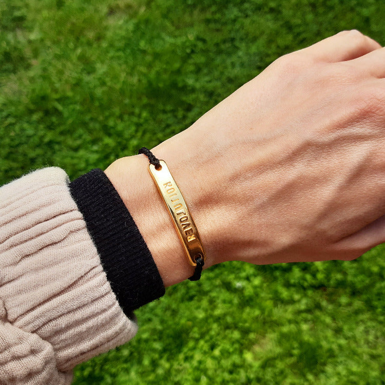 Love Revolution Armband gold & schwarz | pia norden