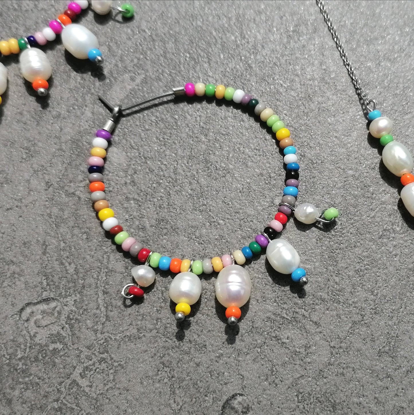 Creolen Barock Perlen in Regenbogenfarben | Bunte Ohrringe RAINBOW SEA