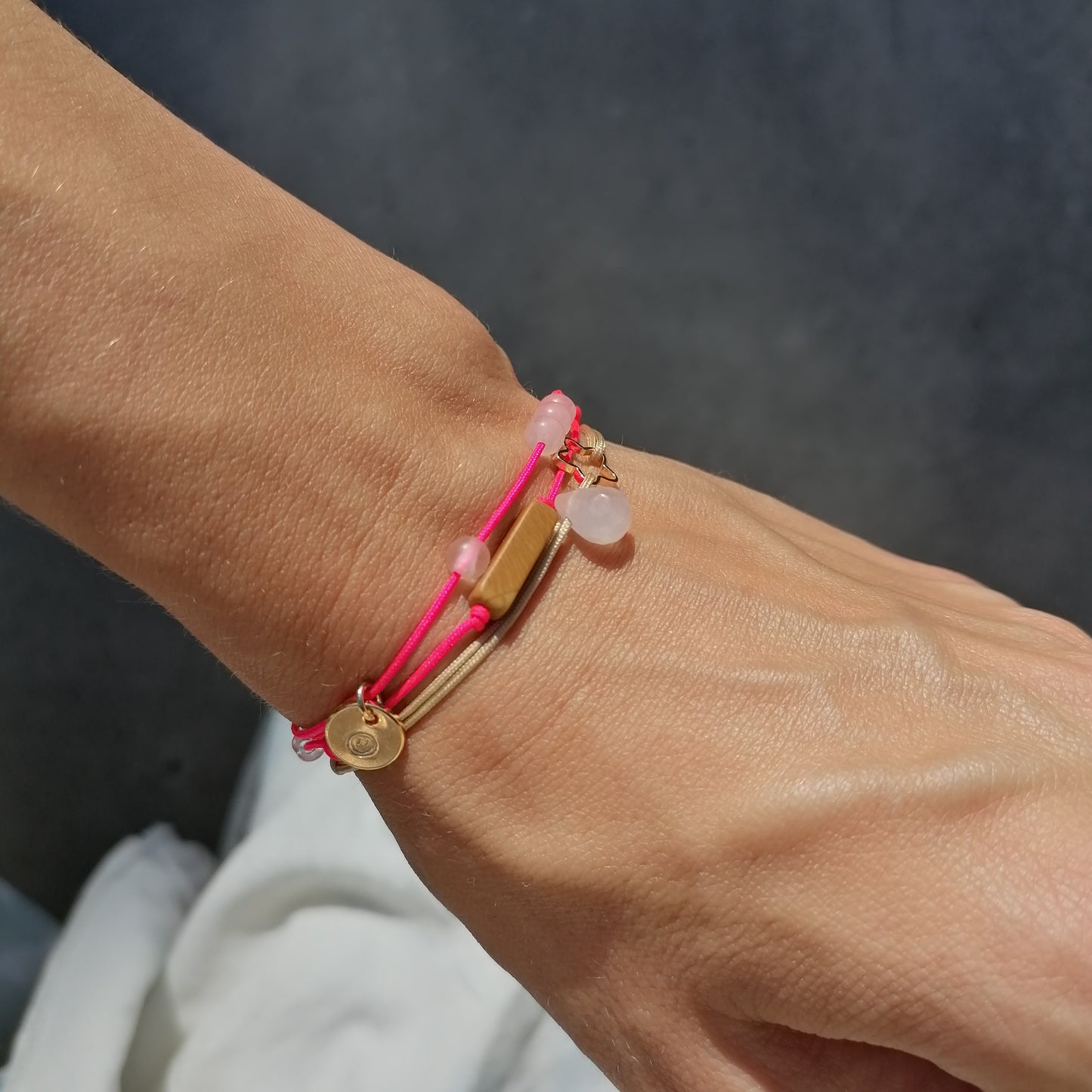 Rosenquarz Armband | neon pink & gold Smiley | pia norden