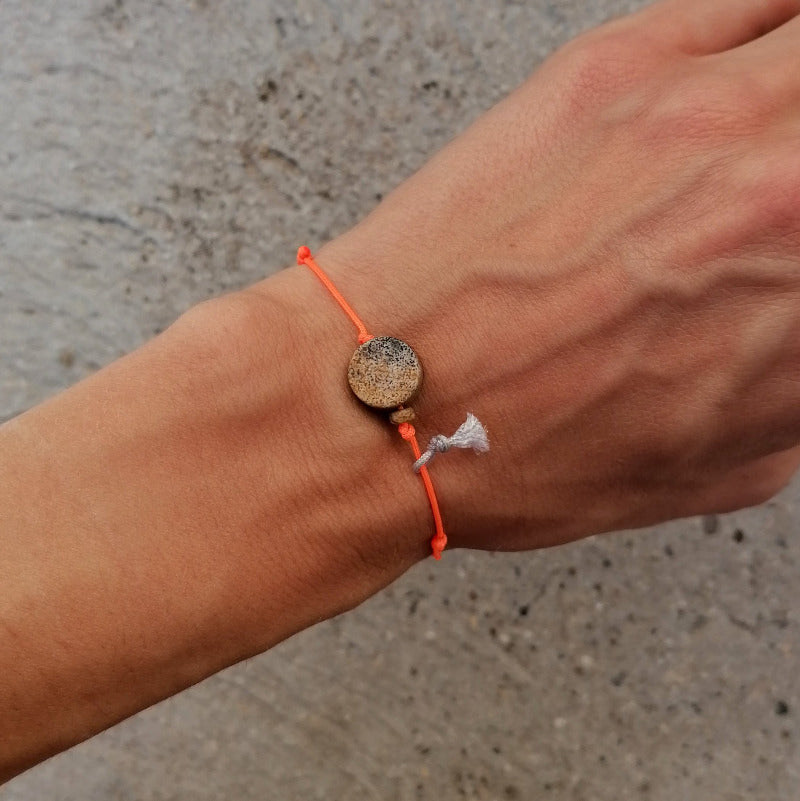 Armband mit Jaspis braun neon orange und Quaste in grau by pia norden