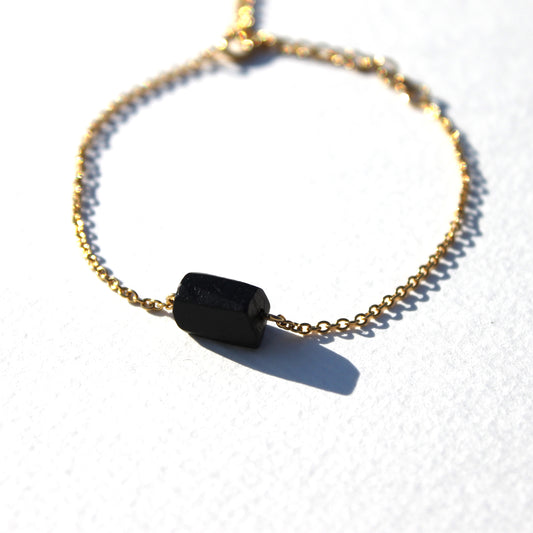 Schwarzer Turmalin roh Armband gold | Edelstahl Schmuck