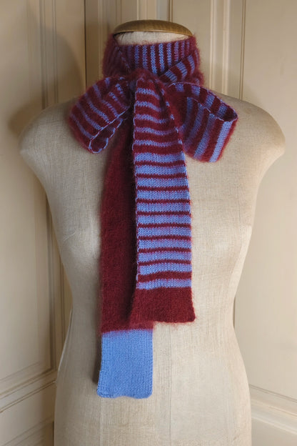 Schmaler langer Schal – Luxuriöser Merino/Mohair-Mix in Weinrot und Blau