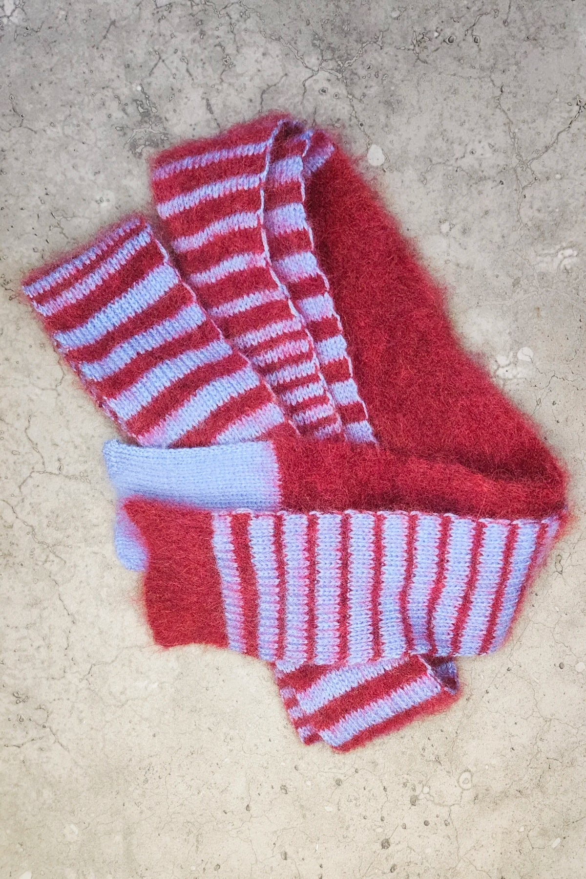 Schmaler langer Schal – Luxuriöser Merino/Mohair-Mix in Weinrot und Blau