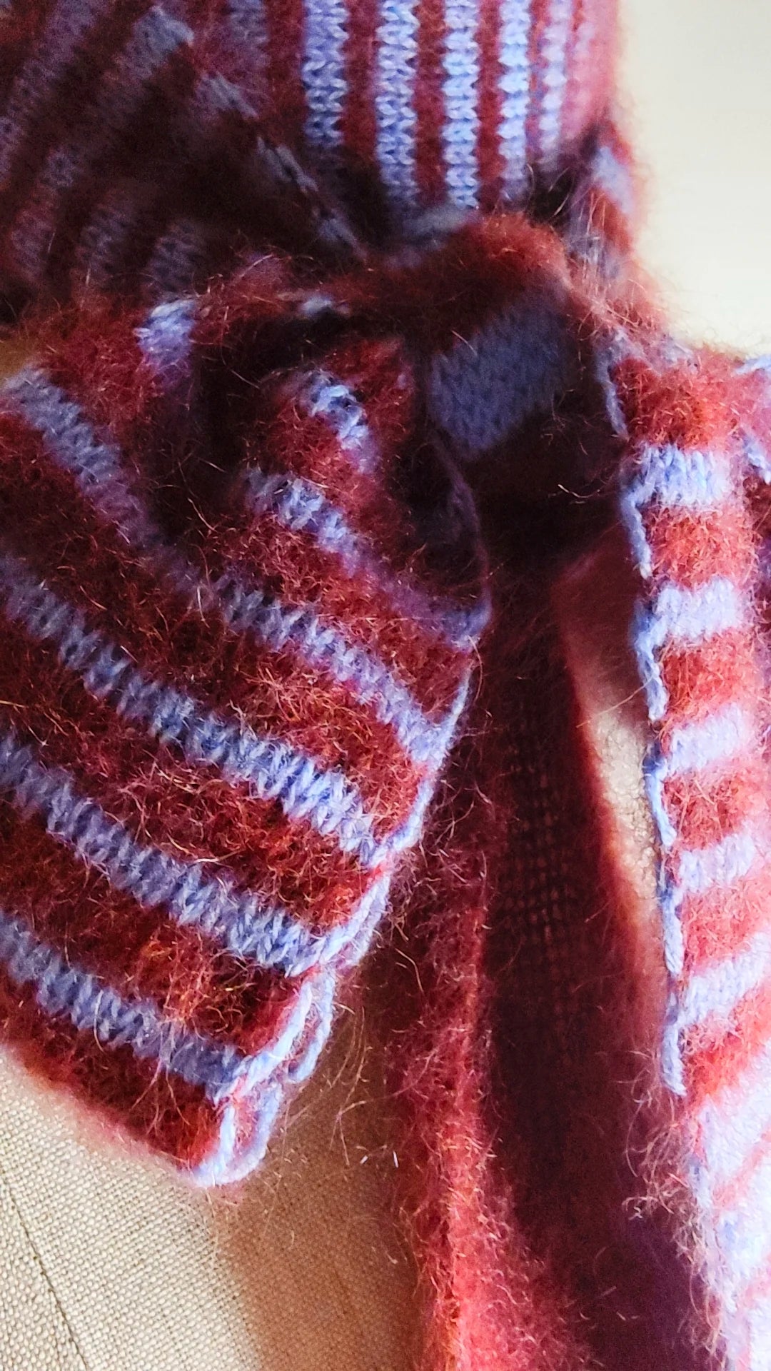 Schmaler langer Schal – Luxuriöser Merino/Mohair-Mix in Weinrot und Blau