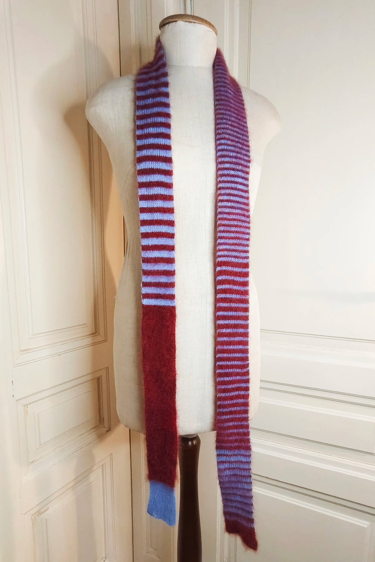 Schmaler langer Schal – Luxuriöser Merino/Mohair-Mix in Weinrot und Blau