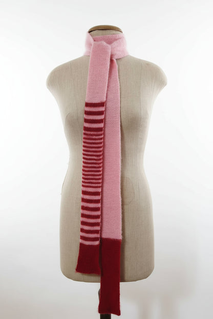 Statement Fluffy Skinny Schal – Mohair & Wolle in Rosa & Rot – Extra Lang (250cm) Unikat
