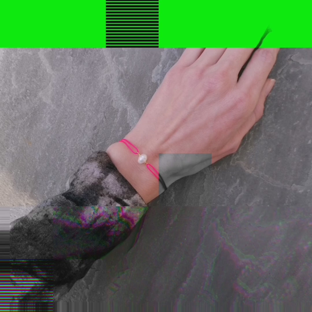 Video laden: neon farbige Armbänder mit wiederverwendeter Perle