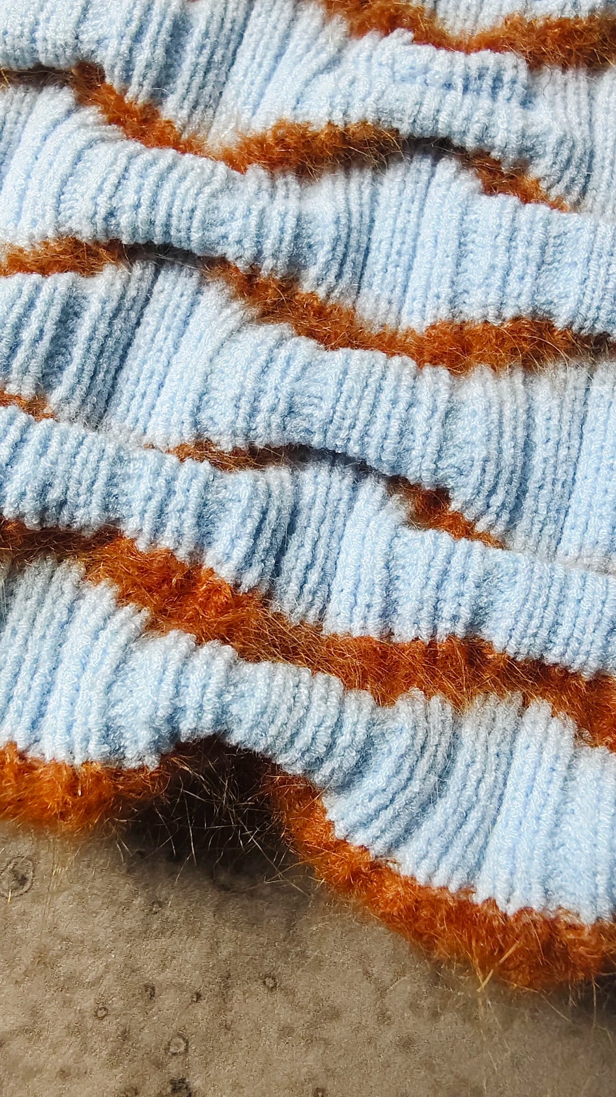 Haube mit Bändern – Hellblau/Rostbraun | Beidseitig tragbar