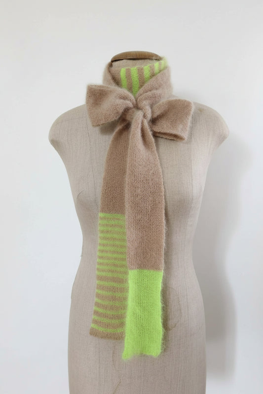 Skinny Schal aus Superkid Mohair-Mix – Unikat in Neon-Grün & Beige