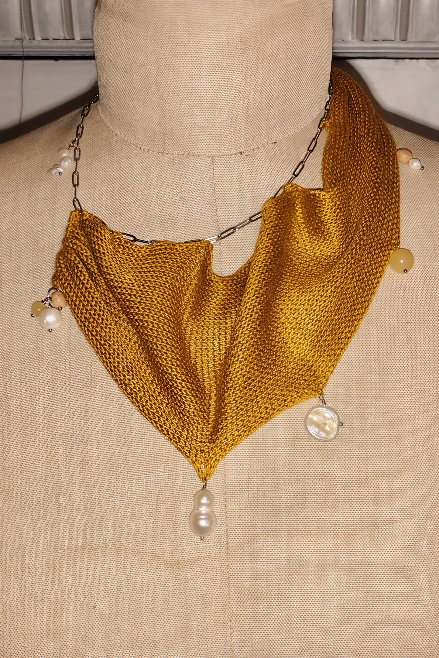 Midas Collier – Strick-Kette mit Barockperlen & Halbedelsteinen | pre-order