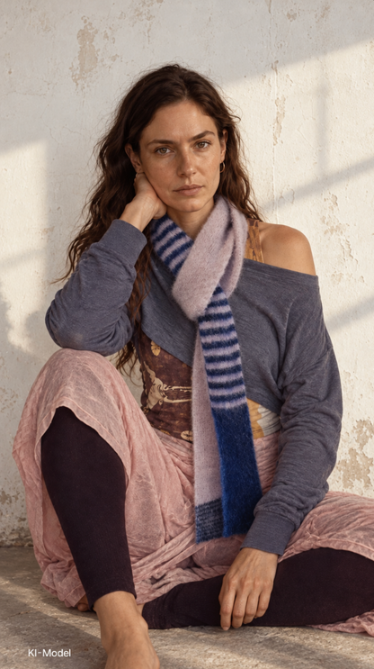 Dunkelblau & Blasslila Fluffy Skinny Schal – Extra Langer Alpaka-Mix