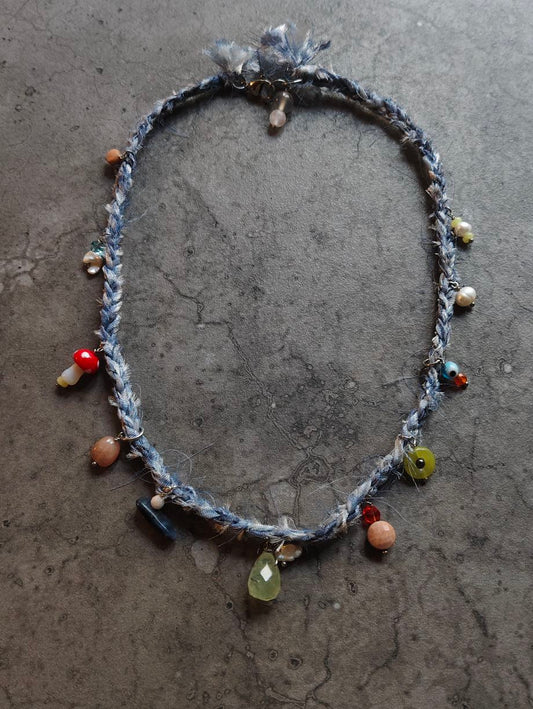 Kette aus Vintage-Seide mit Edelsteinen
