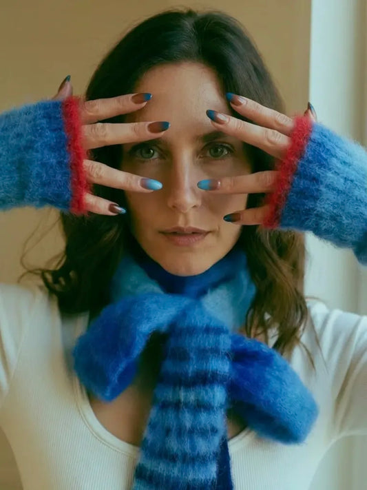 Fluffy Handstulpen – Alpaka & Mohair-Mix – Rot-Blau Ombré Unikate