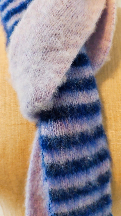 Dunkelblau & Blasslila Fluffy Skinny Schal – Extra Langer Alpaka-Mix