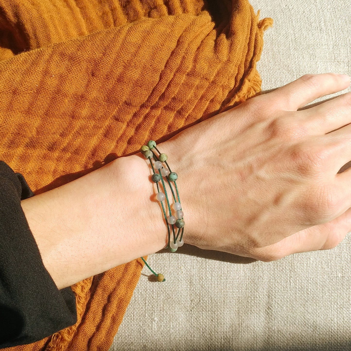 Mehrreihiges Edelstein Armband - afrikanischer Türkis und Achat - grün grau beige