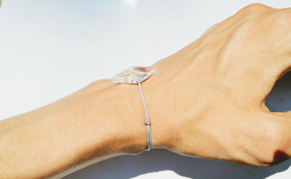 Minimalistisches Bergkristall Armband Rautenform | schwarz grau beige