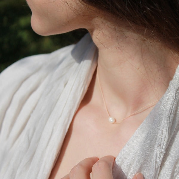 Halskette mit einzelner Perle | hautfarben & naturweiß | pia norden