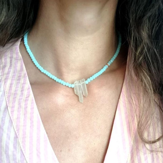Kurze Halskette mit Kristallspitzen | hellblau orange | pia norden