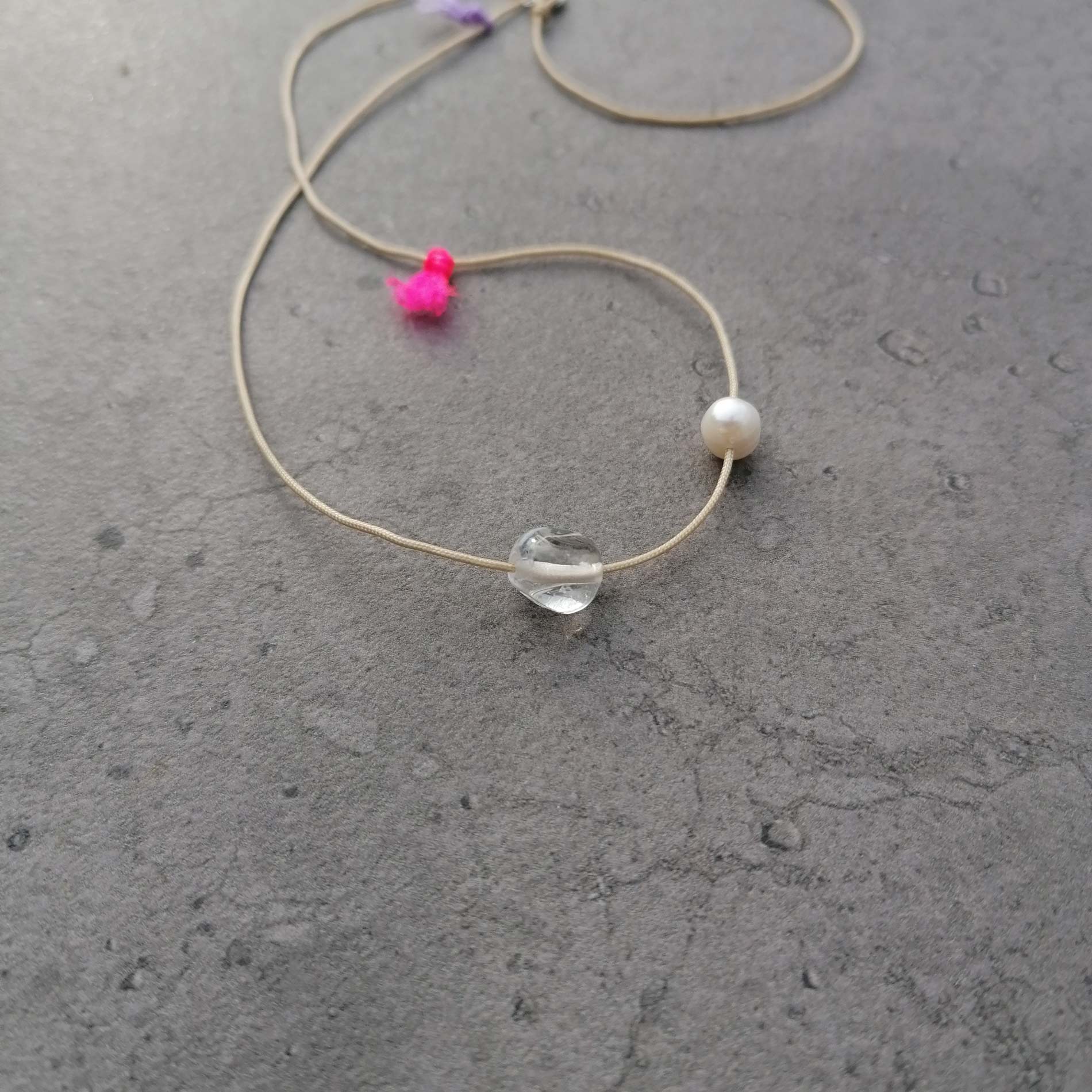 Halskette Edelstein Nugget & Perle | neonpink lavendel beige | pia norden