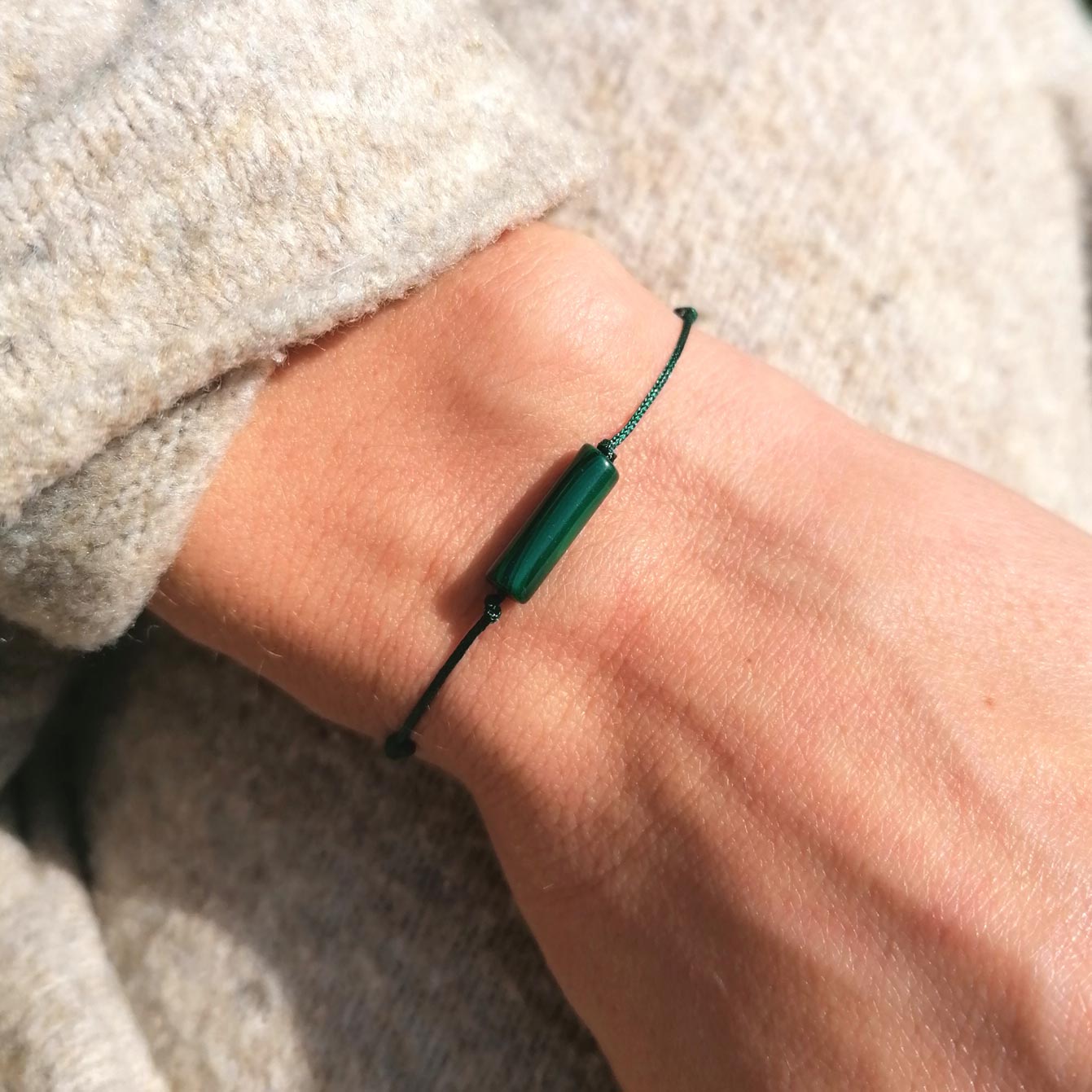Schlichtes Armband in dunklem Grün mit Malachit