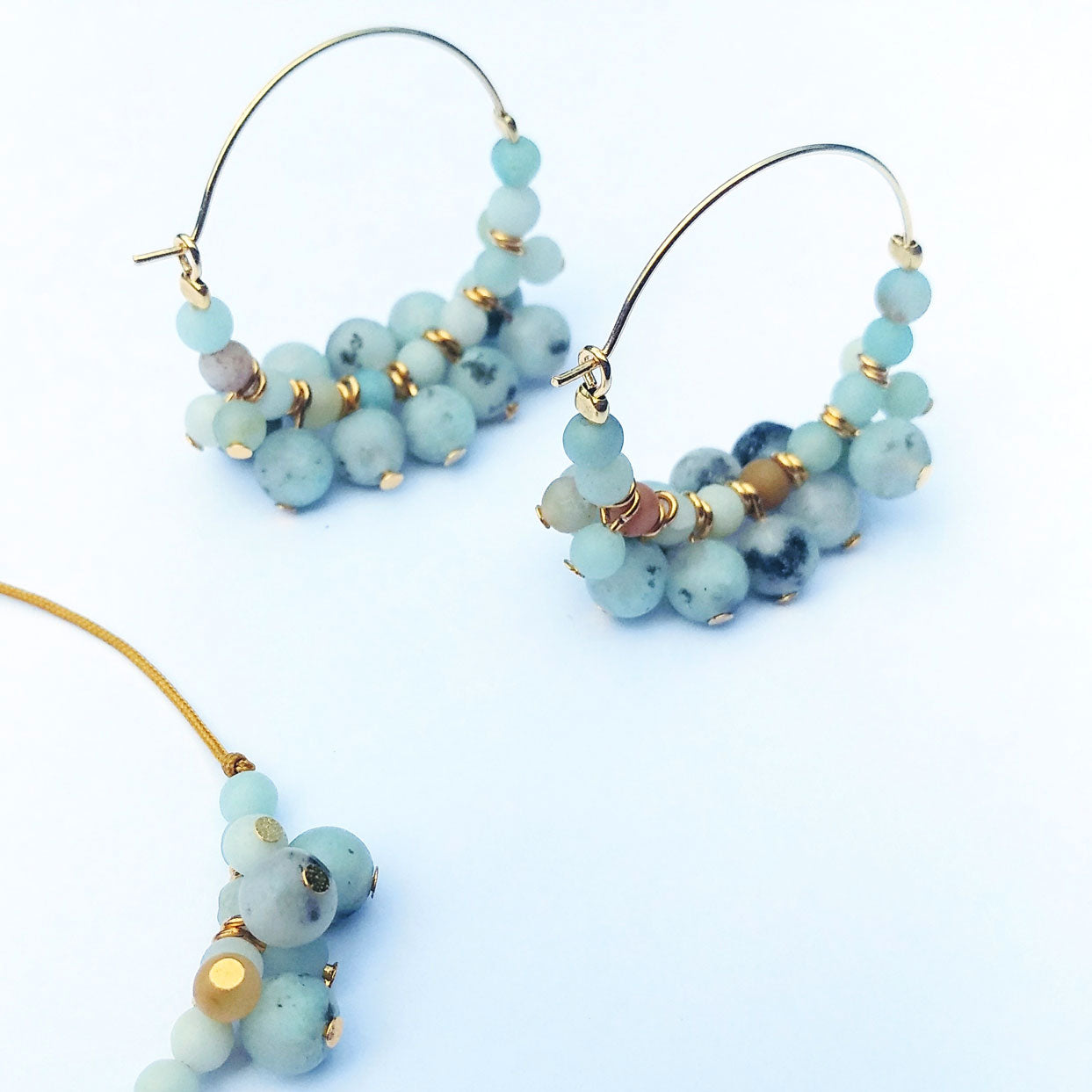 Goldene Creolen mit hellblauen Steinen (Kiwi Jaspis & Amazonit) made by pia norden