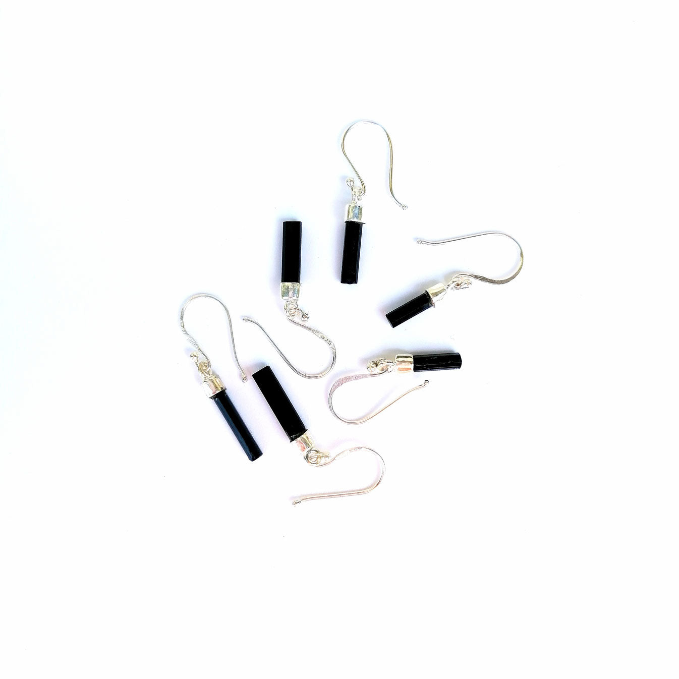 Kleine Hänge-Ohrringe aus Sterlingsilber mit schwarzem Turmalin bei pia norden