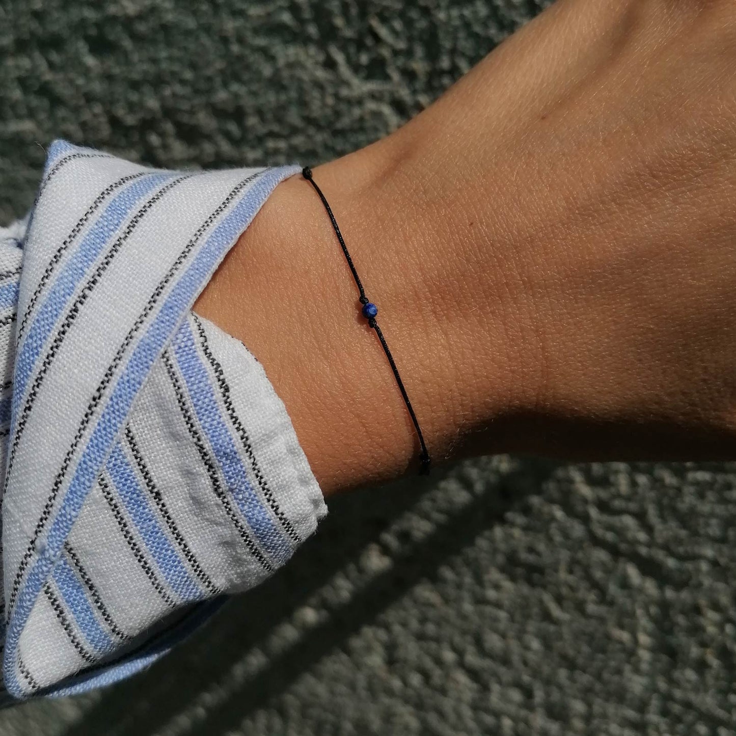 Zartes Lapislazuli Armband unisex | blau & schwarz | pia norden