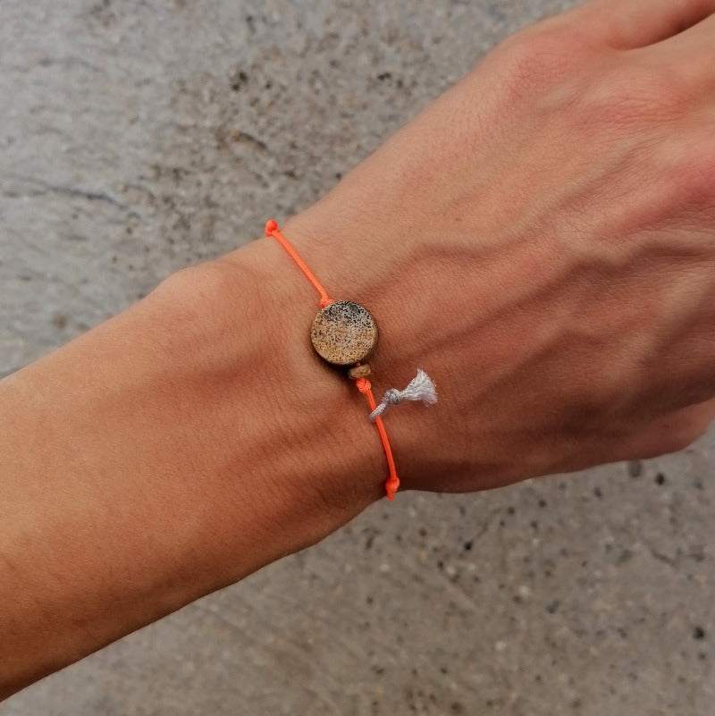 Armband mit Jaspis braun neon orange und Quaste in grau  by pia norden